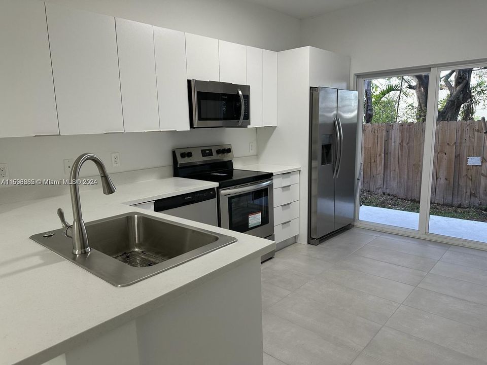 For Rent: $2,200 (2 beds, 2 baths, 862 Square Feet)