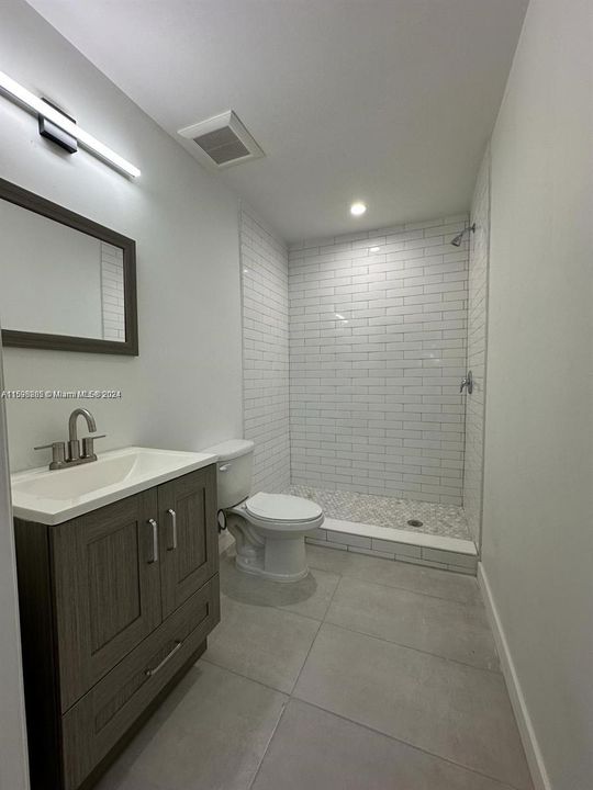 Active With Contract: $2,200 (2 beds, 2 baths, 862 Square Feet)