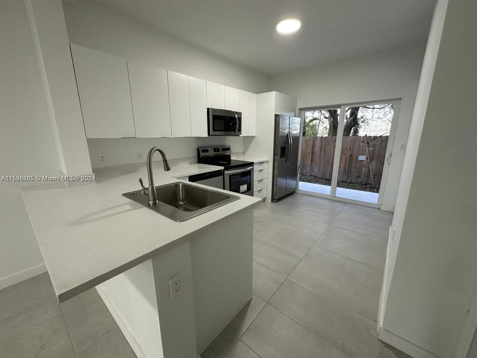 Active With Contract: $2,200 (2 beds, 2 baths, 862 Square Feet)