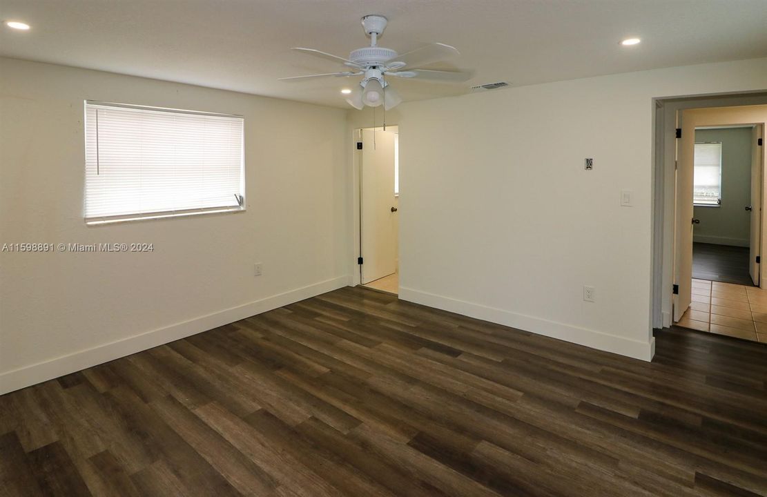 Active With Contract: $259,900 (2 beds, 2 baths, 1101 Square Feet)