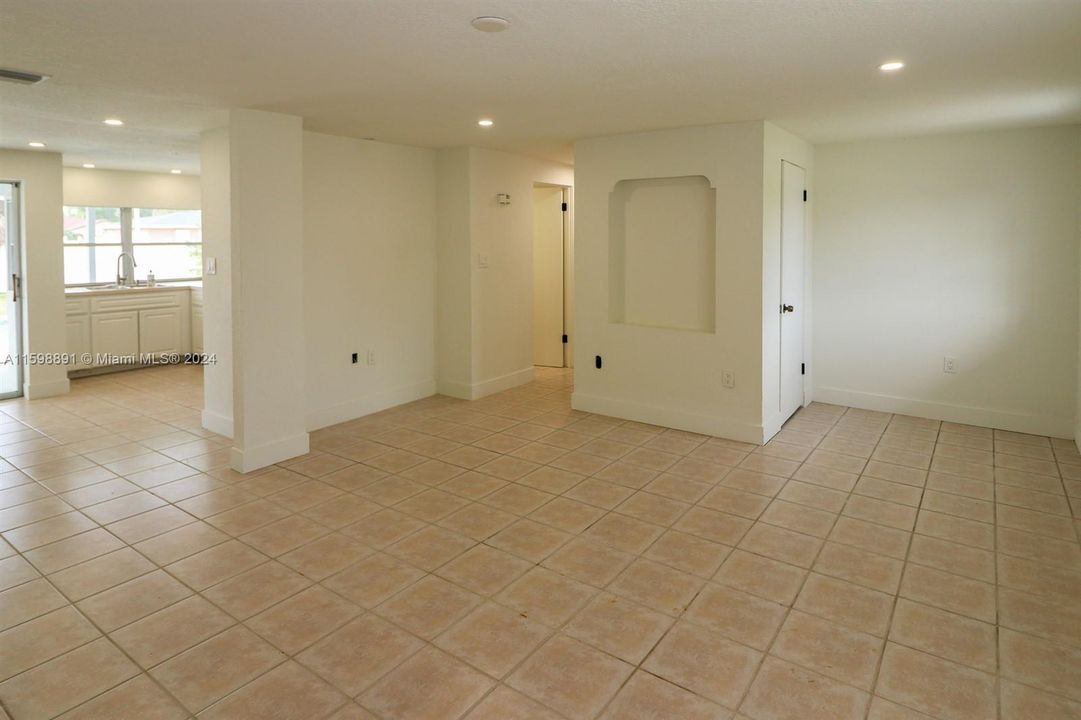 Active With Contract: $259,900 (2 beds, 2 baths, 1101 Square Feet)