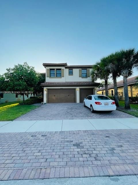 For Rent: $4,990 (5 beds, 4 baths, 3572 Square Feet)