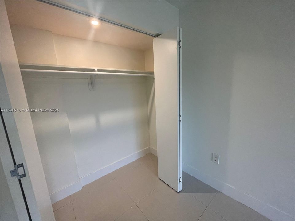 Recently Rented: $2,000 (1 beds, 1 baths, 3024 Square Feet)