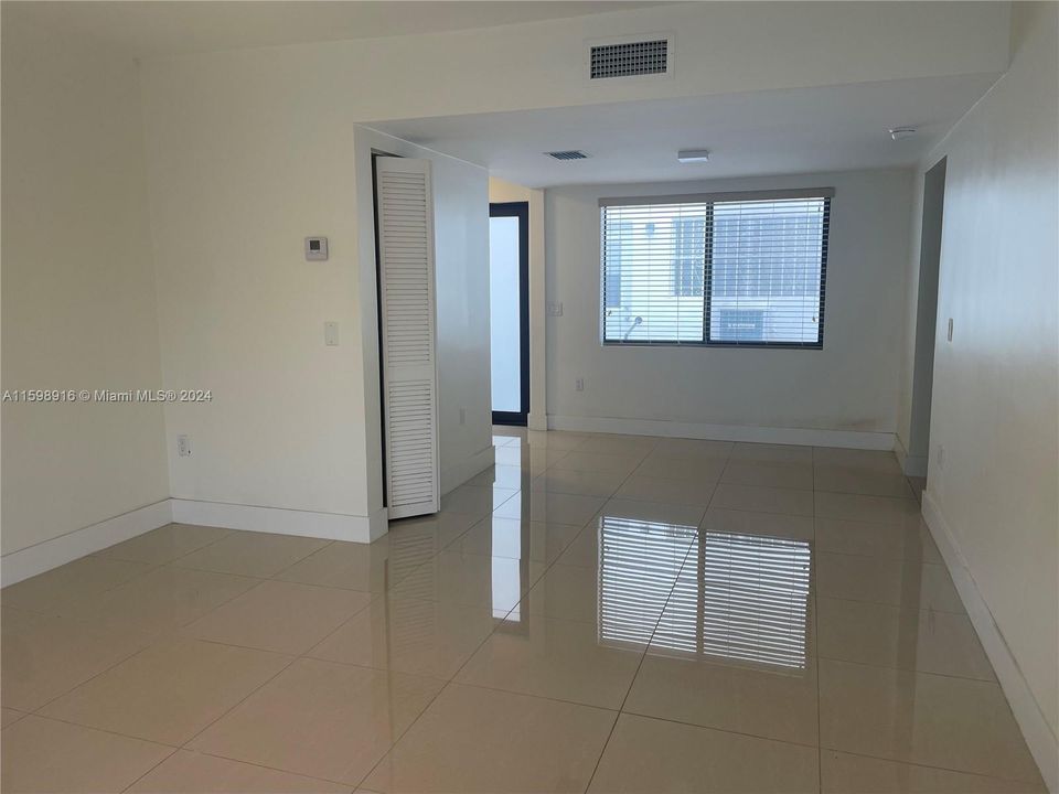 Recently Rented: $2,000 (1 beds, 1 baths, 3024 Square Feet)