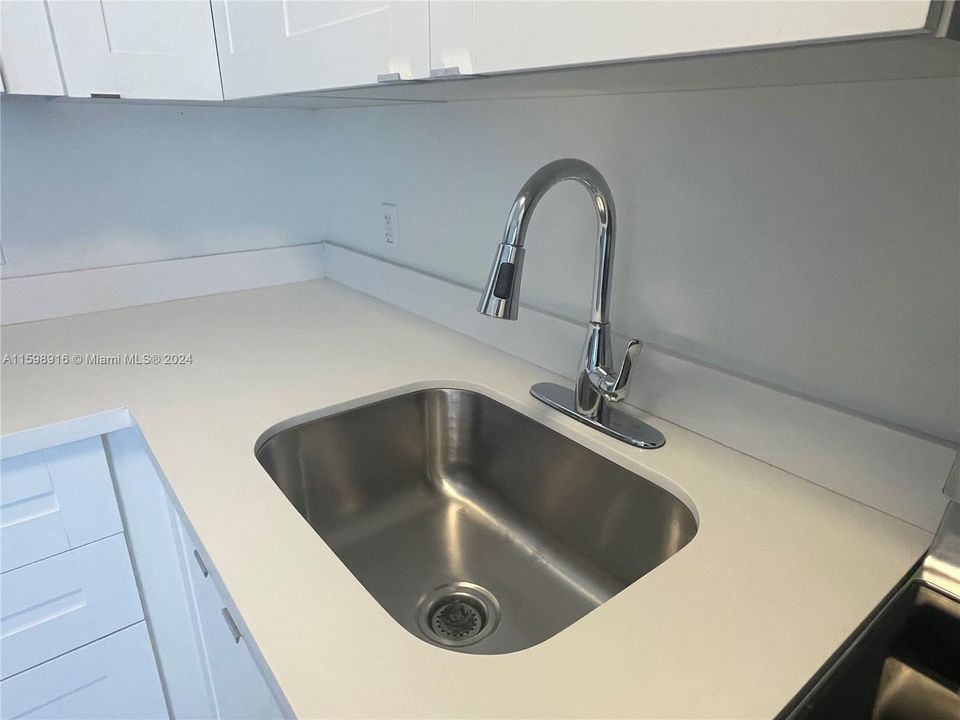 Recently Rented: $2,000 (1 beds, 1 baths, 3024 Square Feet)