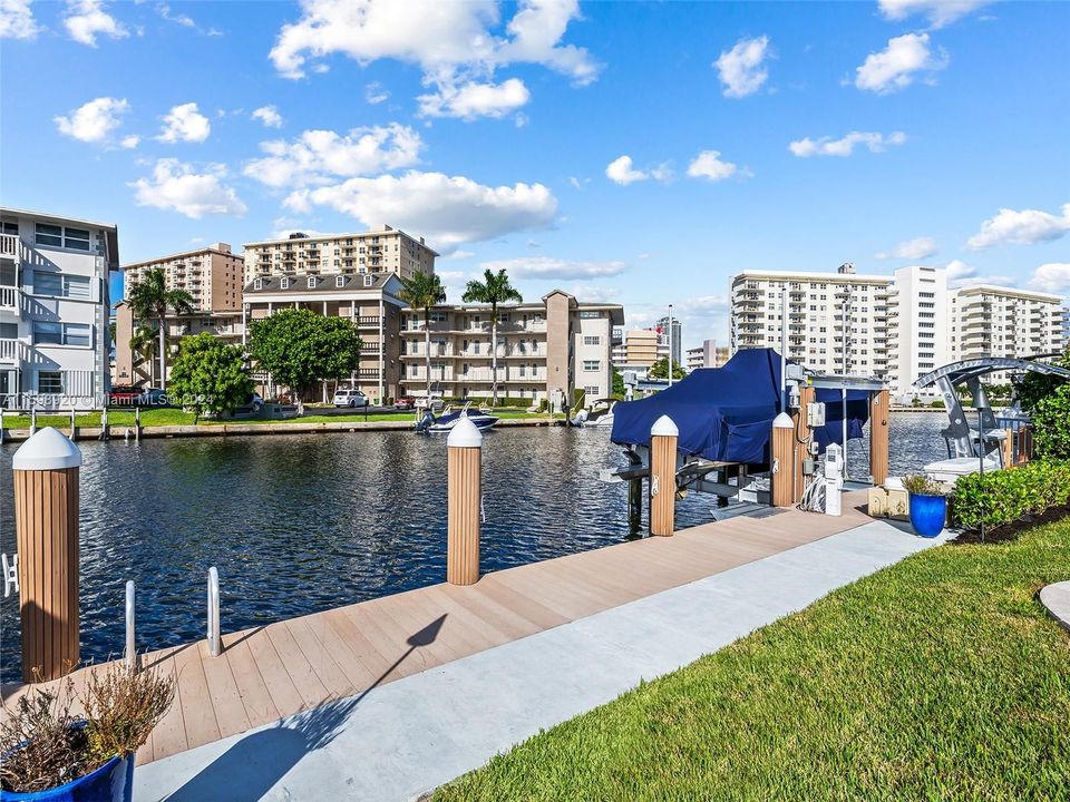 For Sale: $2,369,000 (3 beds, 2 baths, 1799 Square Feet)