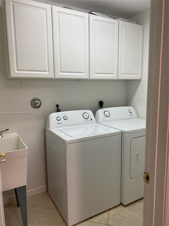 Active With Contract: $2,500 (3 beds, 2 baths, 1471 Square Feet)