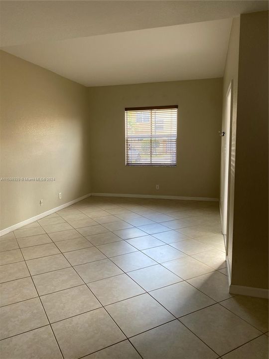 Active With Contract: $2,500 (3 beds, 2 baths, 1471 Square Feet)