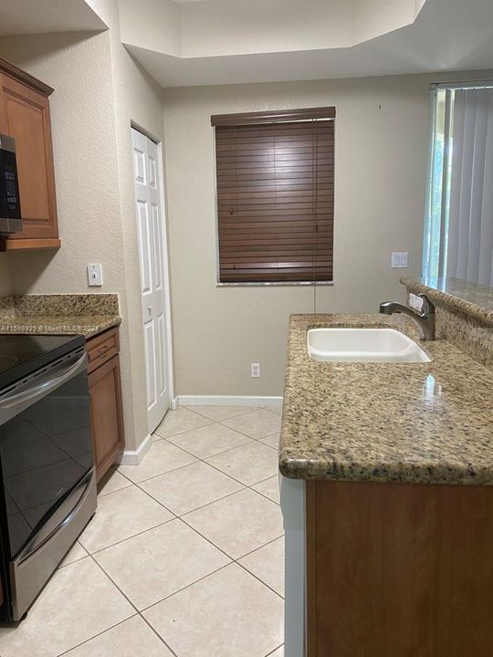 Active With Contract: $2,500 (3 beds, 2 baths, 1471 Square Feet)