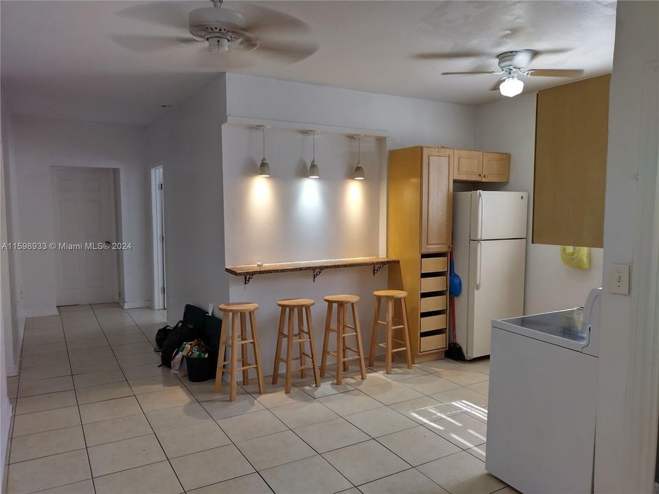 For Sale: $240,000 (2 beds, 1 baths, 615 Square Feet)