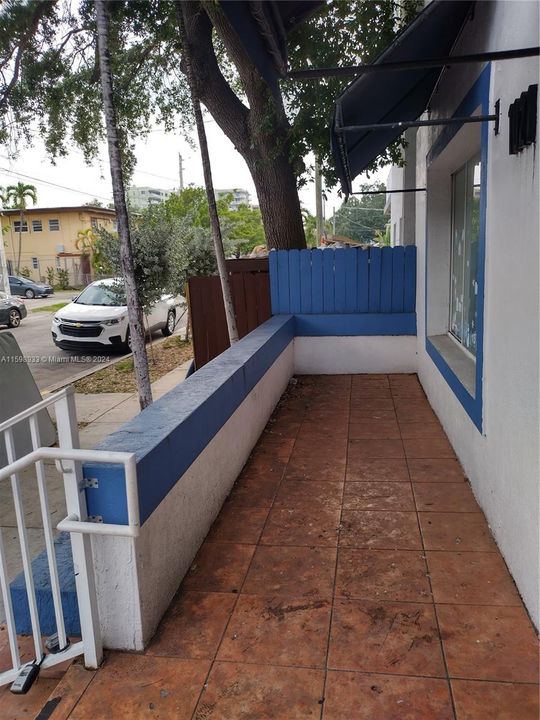 For Sale: $240,000 (2 beds, 1 baths, 615 Square Feet)
