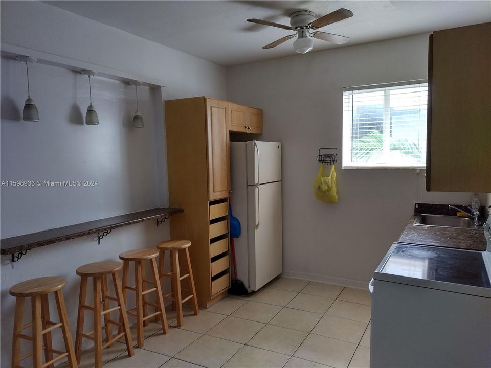 For Sale: $249,900 (2 beds, 1 baths, 615 Square Feet)