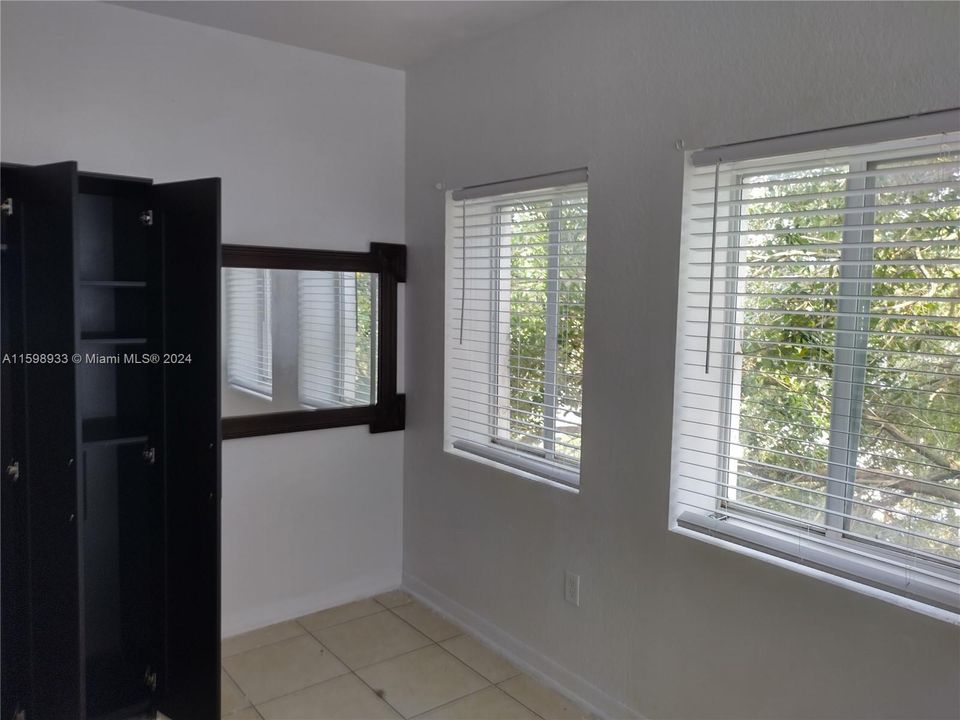 For Sale: $240,000 (2 beds, 1 baths, 615 Square Feet)