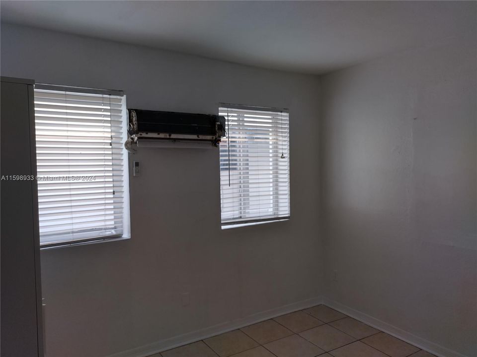 For Sale: $249,900 (2 beds, 1 baths, 615 Square Feet)