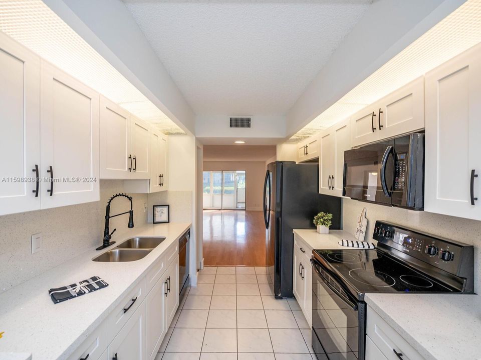 For Sale: $219,000 (2 beds, 2 baths, 1157 Square Feet)