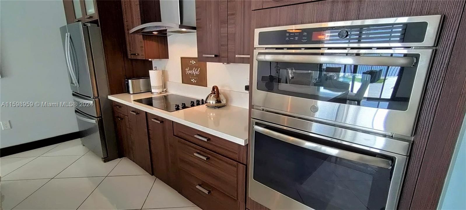 En Venta: $1,275,000 (4 camas, 3 baños, 2847 Pies cuadrados)