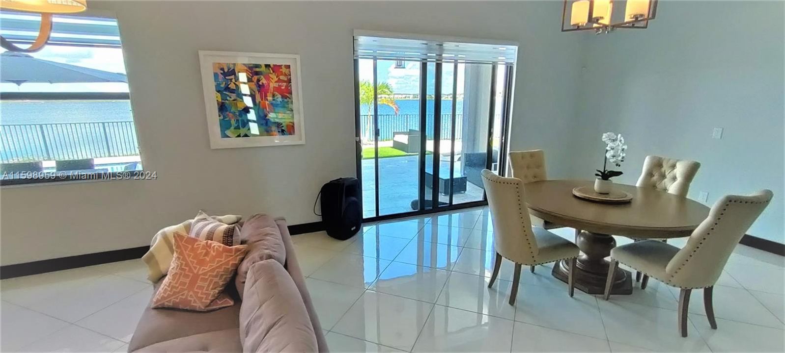 En Venta: $1,275,000 (4 camas, 3 baños, 2847 Pies cuadrados)