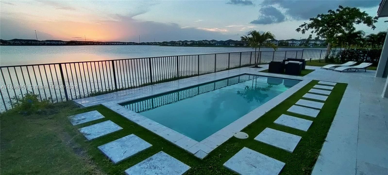 En Venta: $1,275,000 (4 camas, 3 baños, 2847 Pies cuadrados)