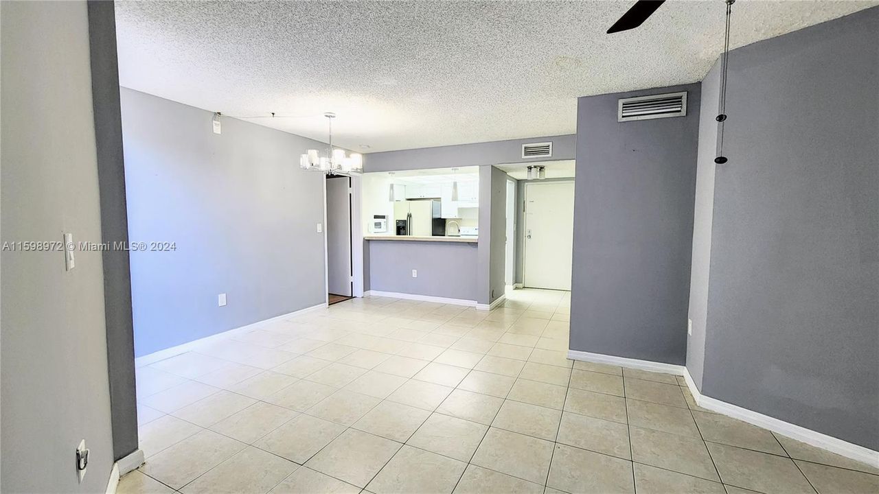 Active With Contract: $2,100 (2 beds, 2 baths, 908 Square Feet)