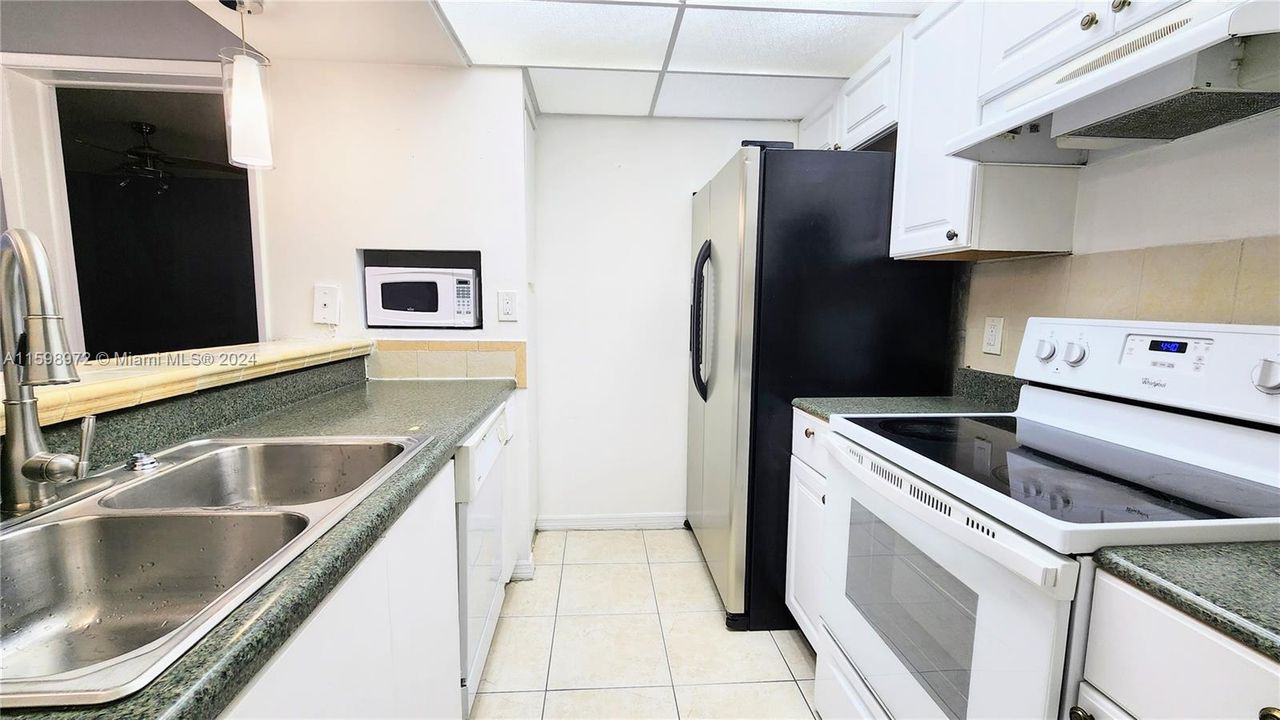 Recently Rented: $2,100 (2 beds, 2 baths, 908 Square Feet)