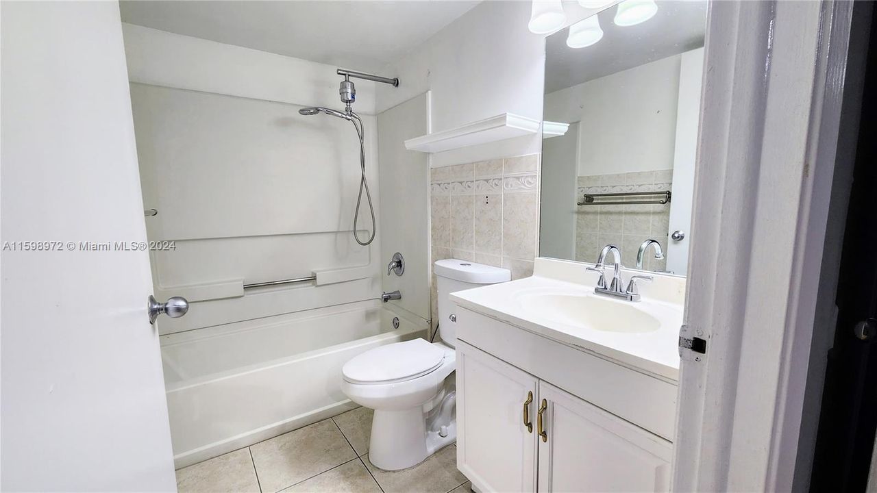 Active With Contract: $2,100 (2 beds, 2 baths, 908 Square Feet)