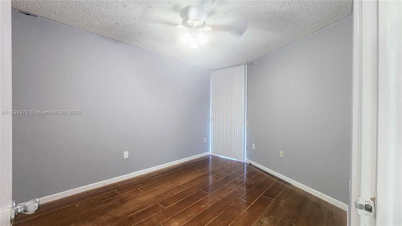 Active With Contract: $2,100 (2 beds, 2 baths, 908 Square Feet)