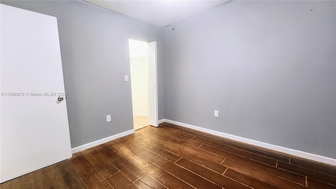 Active With Contract: $2,100 (2 beds, 2 baths, 908 Square Feet)