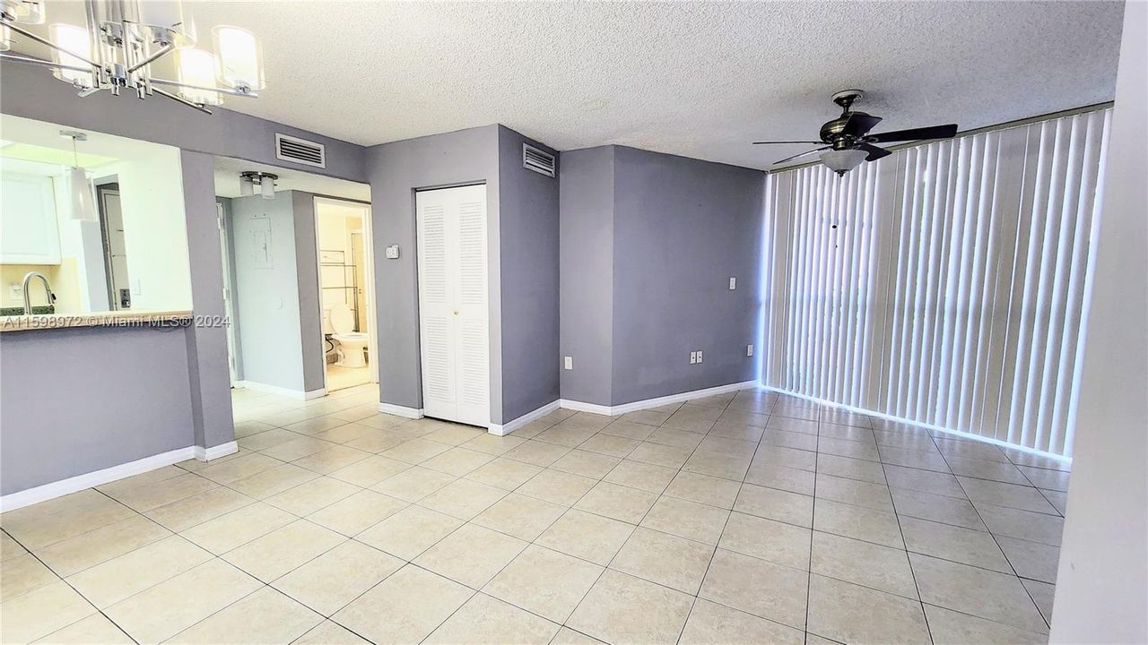 Active With Contract: $2,100 (2 beds, 2 baths, 908 Square Feet)