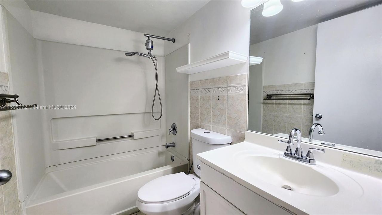 Active With Contract: $2,100 (2 beds, 2 baths, 908 Square Feet)