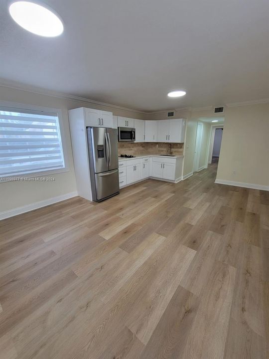 For Rent: $1,750 (1 beds, 1 baths, 3116 Square Feet)
