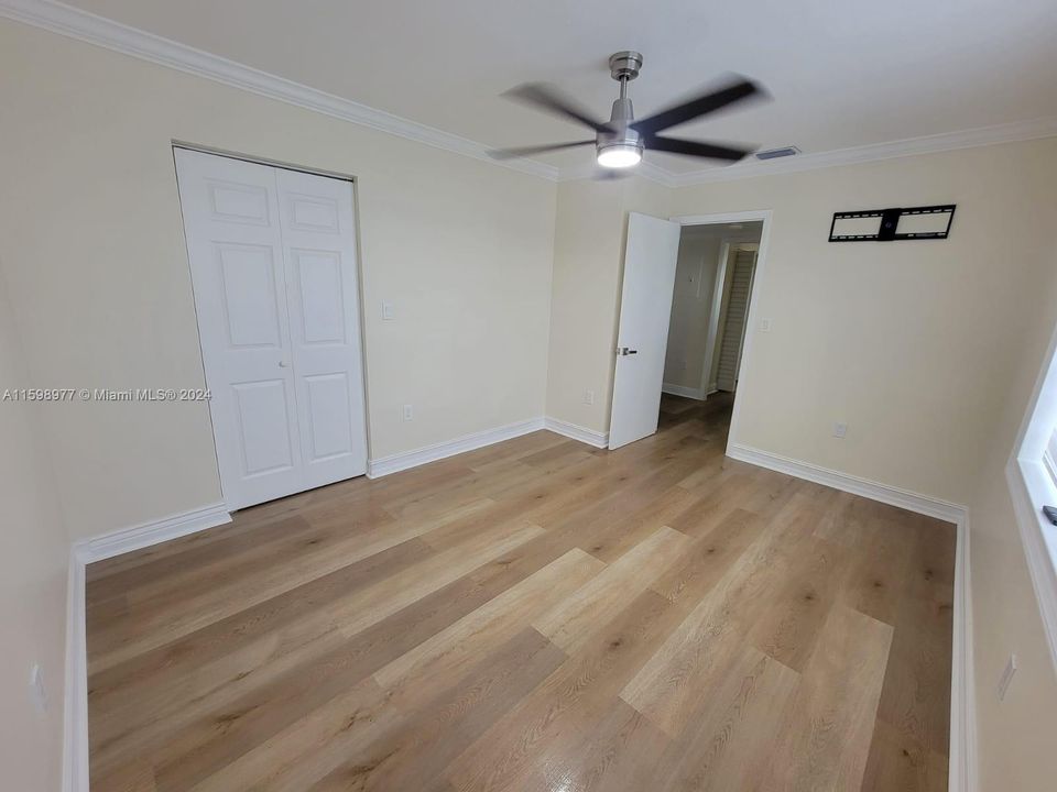 For Rent: $1,750 (1 beds, 1 baths, 3116 Square Feet)