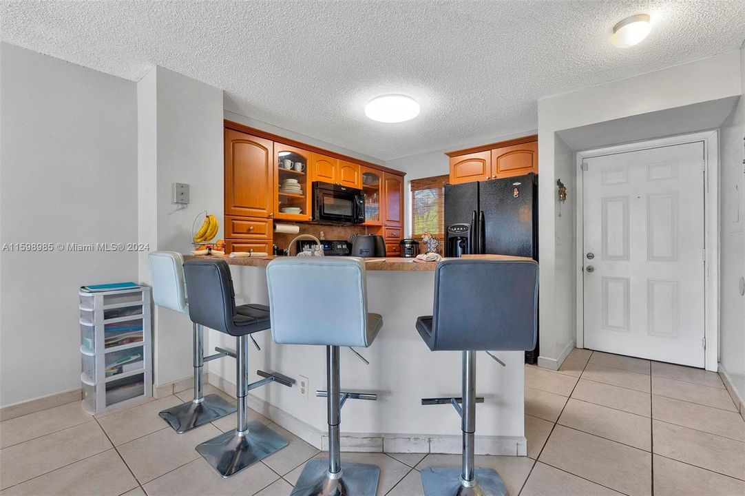 Recently Sold: $230,000 (2 beds, 2 baths, 832 Square Feet)