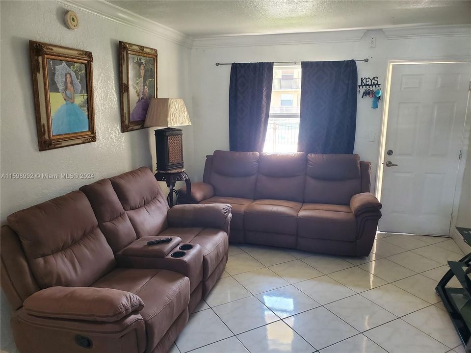 Activo con contrato: $230,000 (2 camas, 1 baños, 624 Pies cuadrados)