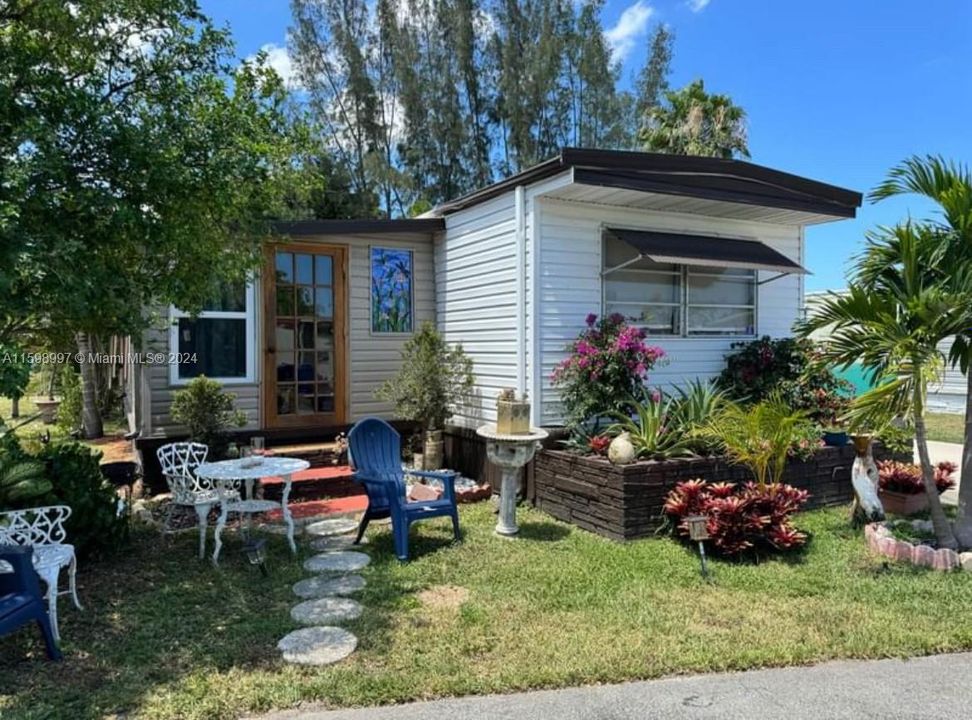 For Sale: $85,000 (3 beds, 2 baths, 1100 Square Feet)