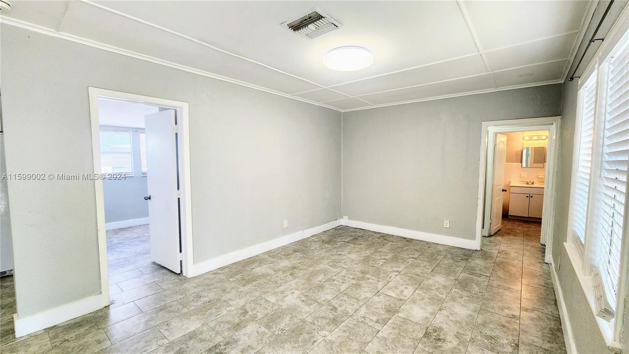 Active With Contract: $2,300 (3 beds, 2 baths, 2475 Square Feet)