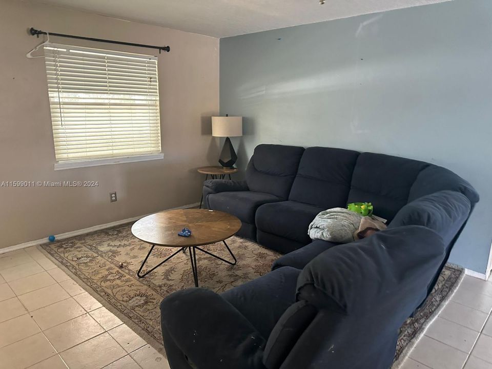 For Sale: $285,000 (3 beds, 2 baths, 1548 Square Feet)