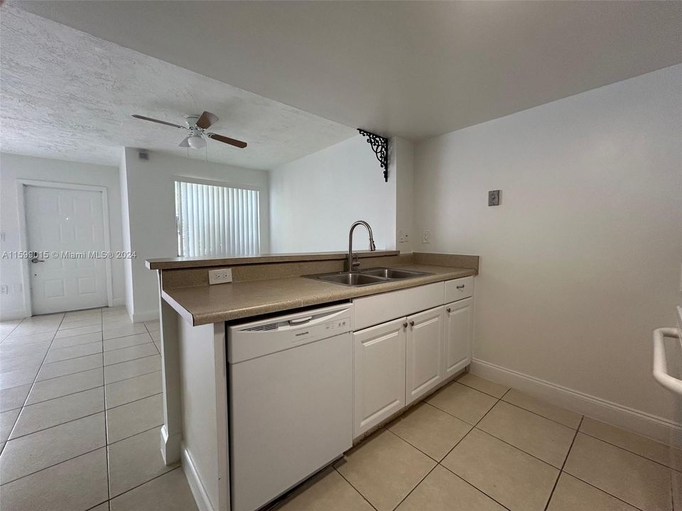 Active With Contract: $459,000 (3 beds, 2 baths, 1212 Square Feet)