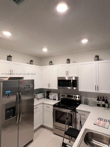 Active With Contract: $2,500 (3 beds, 2 baths, 1368 Square Feet)