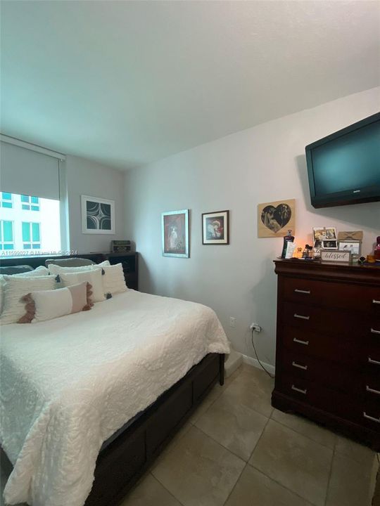 For Sale: $419,000 (1 beds, 1 baths, 663 Square Feet)