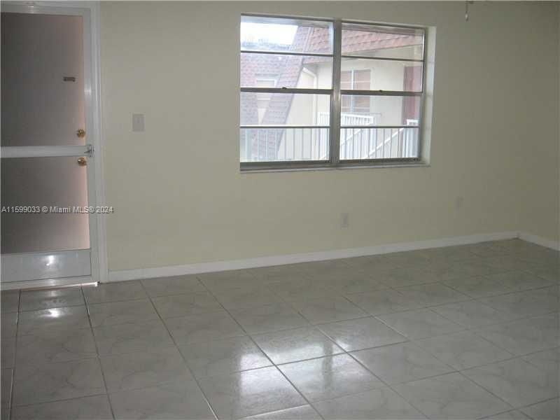 For Sale: $195,000 (2 beds, 2 baths, 970 Square Feet)