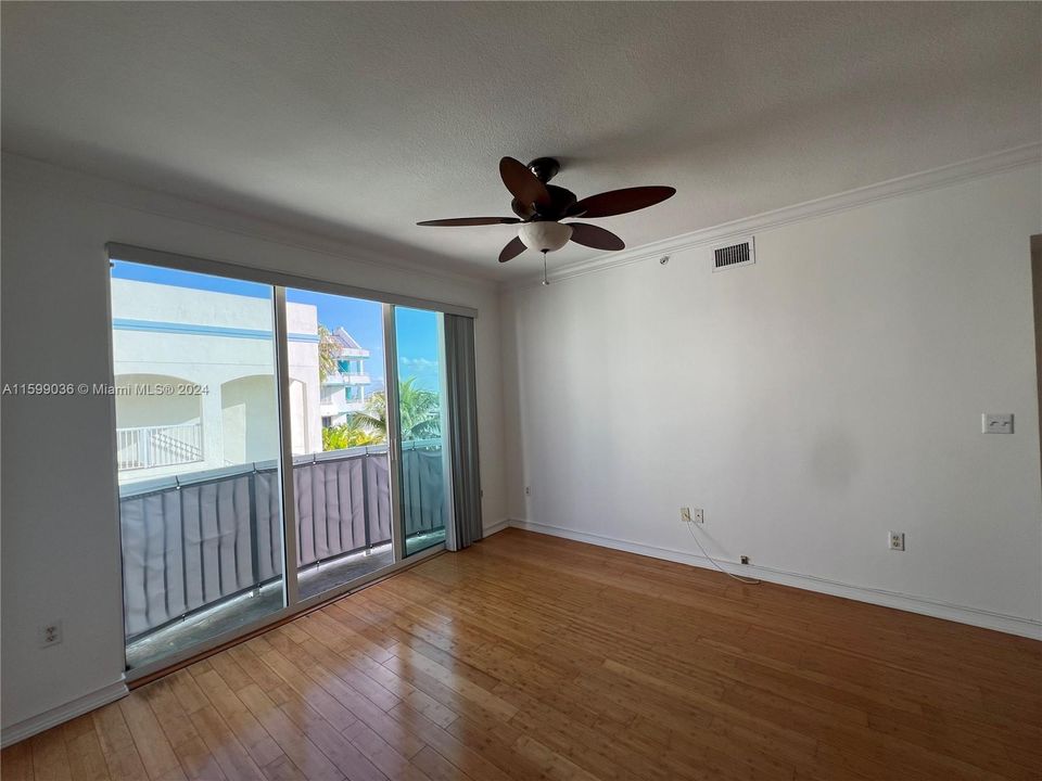 Recently Rented: $3,600 (2 beds, 2 baths, 984 Square Feet)