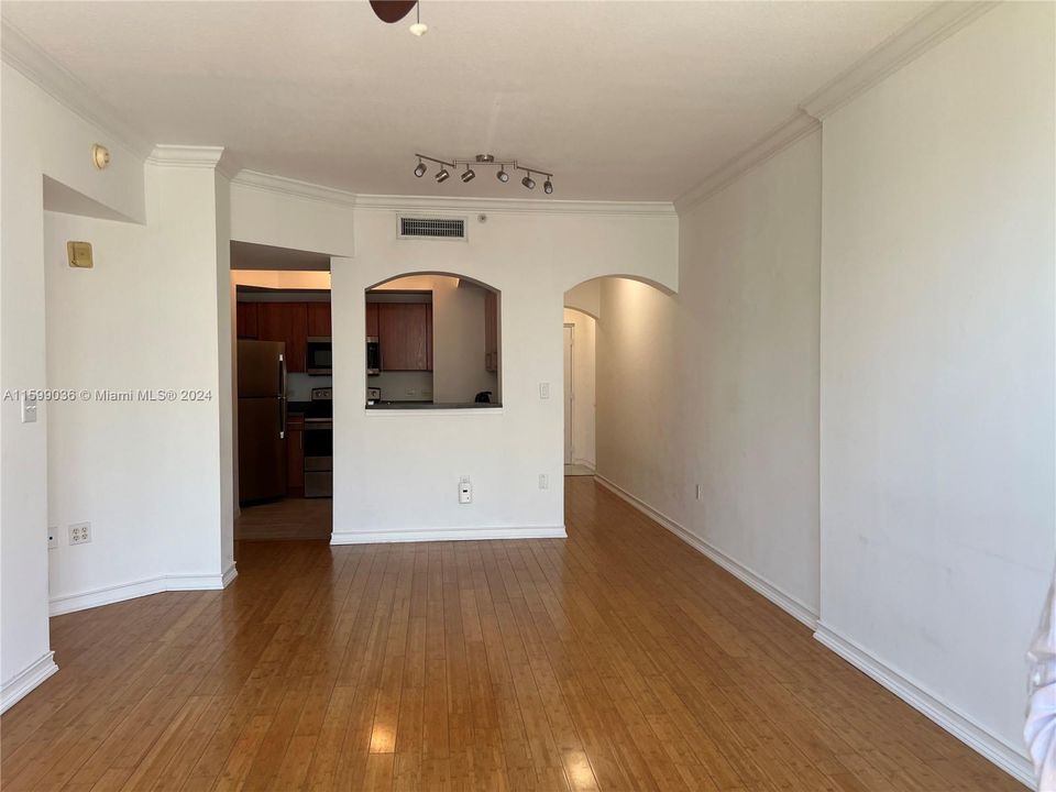 Recently Rented: $3,600 (2 beds, 2 baths, 984 Square Feet)