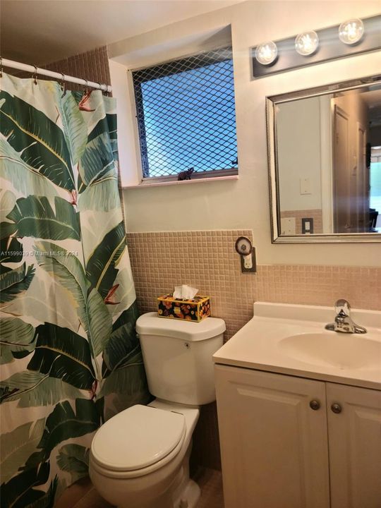 Active With Contract: $179,000 (1 beds, 1 baths, 675 Square Feet)