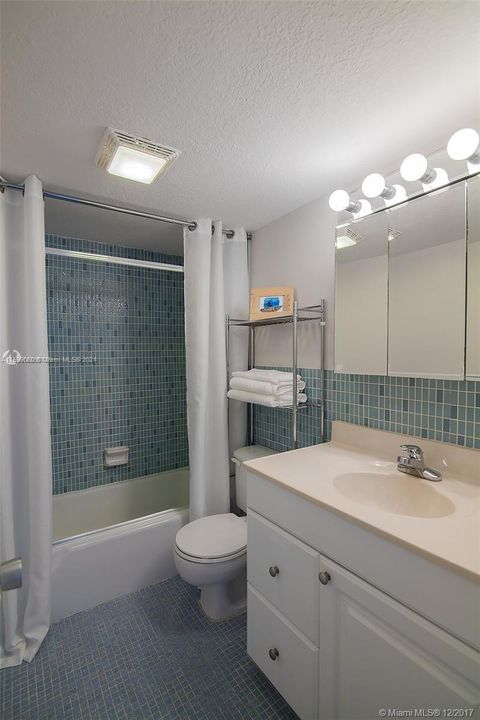 Active With Contract: $3,000 (2 beds, 2 baths, 1070 Square Feet)