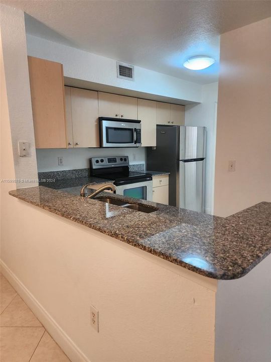 Active With Contract: $2,500 (2 beds, 2 baths, 1080 Square Feet)