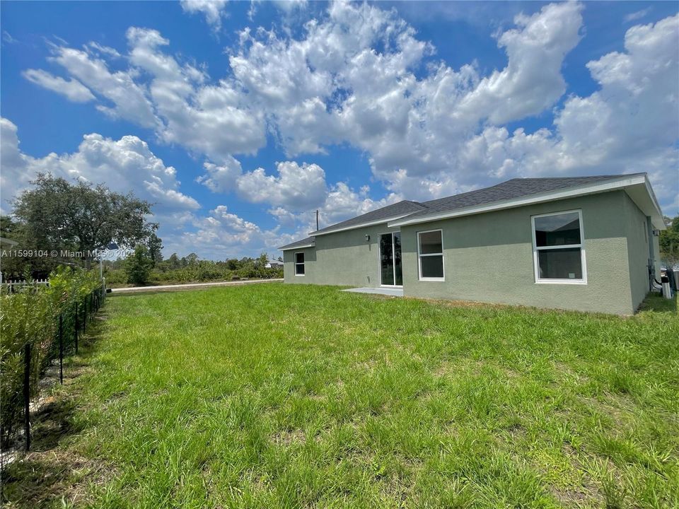 For Sale: $330,000 (3 beds, 2 baths, 1646 Square Feet)