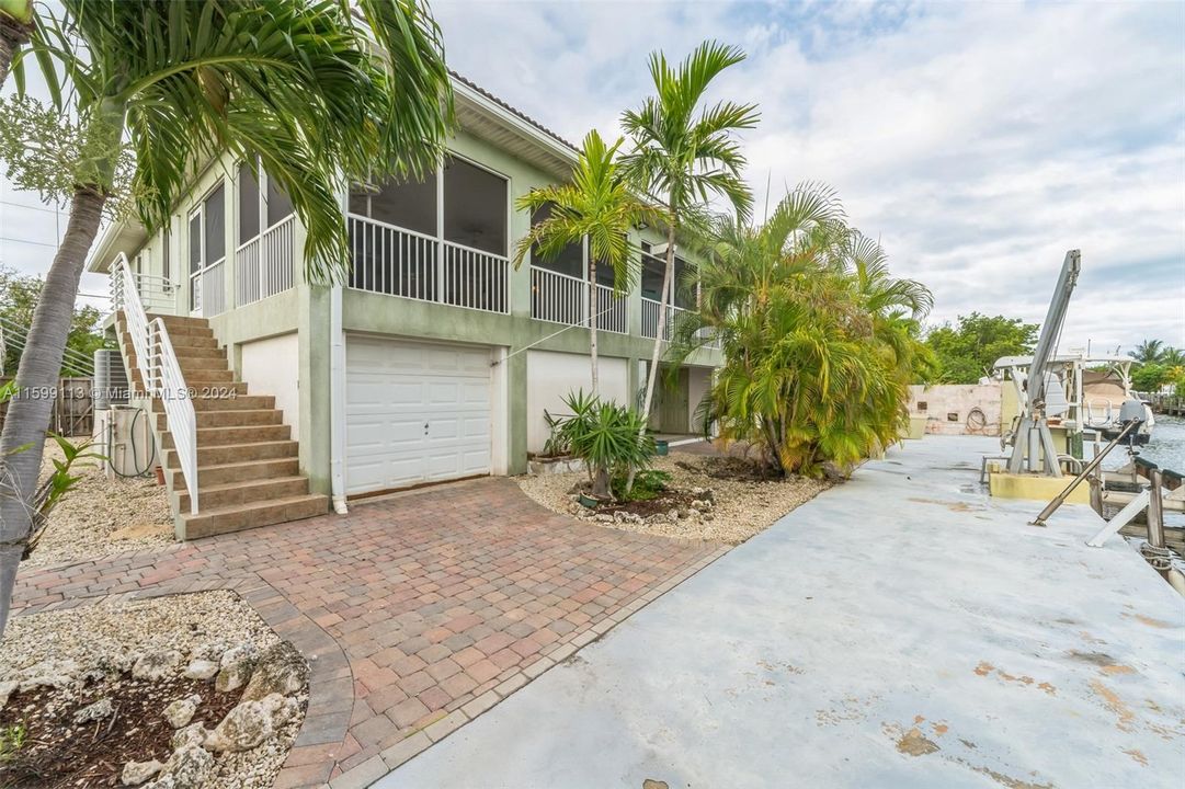 For Sale: $2,399,999 (3 beds, 2 baths, 2277 Square Feet)