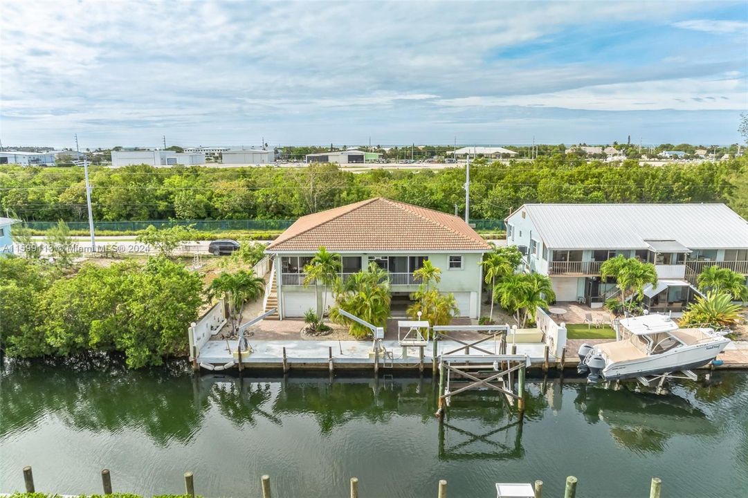 For Sale: $2,399,999 (3 beds, 2 baths, 2277 Square Feet)