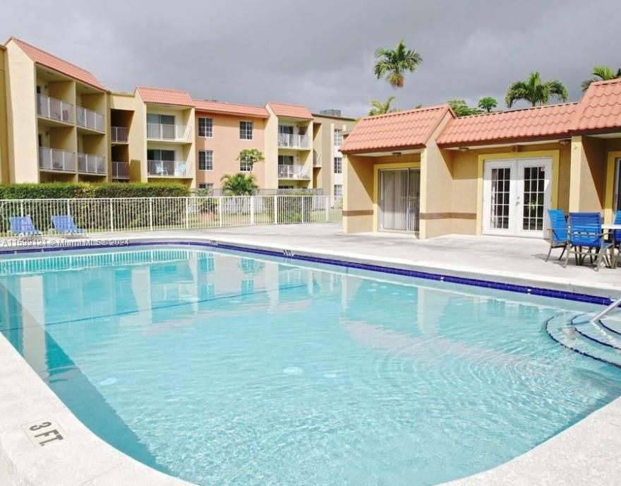 Active With Contract: $1,850 (1 beds, 1 baths, 810 Square Feet)