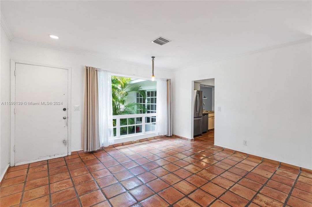 Active With Contract: $2,275,000 (3 beds, 2 baths, 2011 Square Feet)